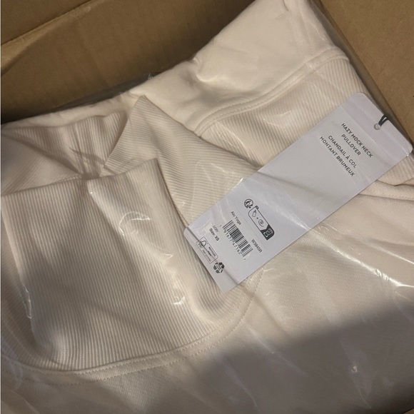 ALO Yoga Womens Zip-Up Black Sweater - Picture 2 of 2